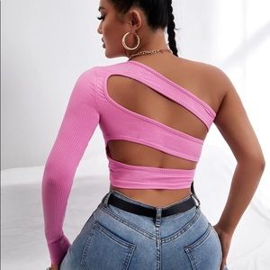 ONE SHOULDER GOING OUT TOP